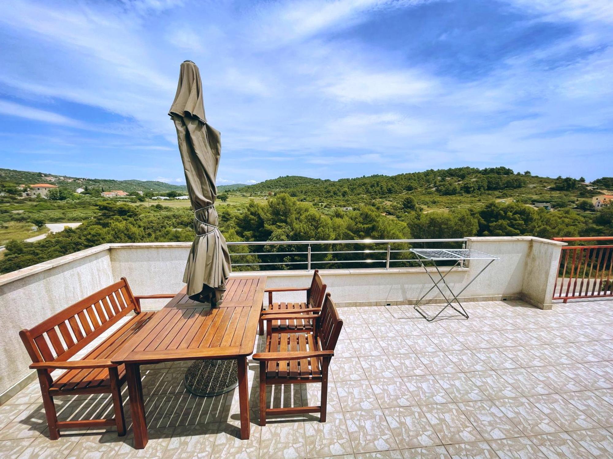 Apartments Kordic Vis Exterior photo