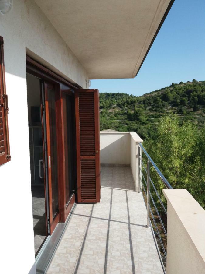Apartments Kordic Vis Exterior photo